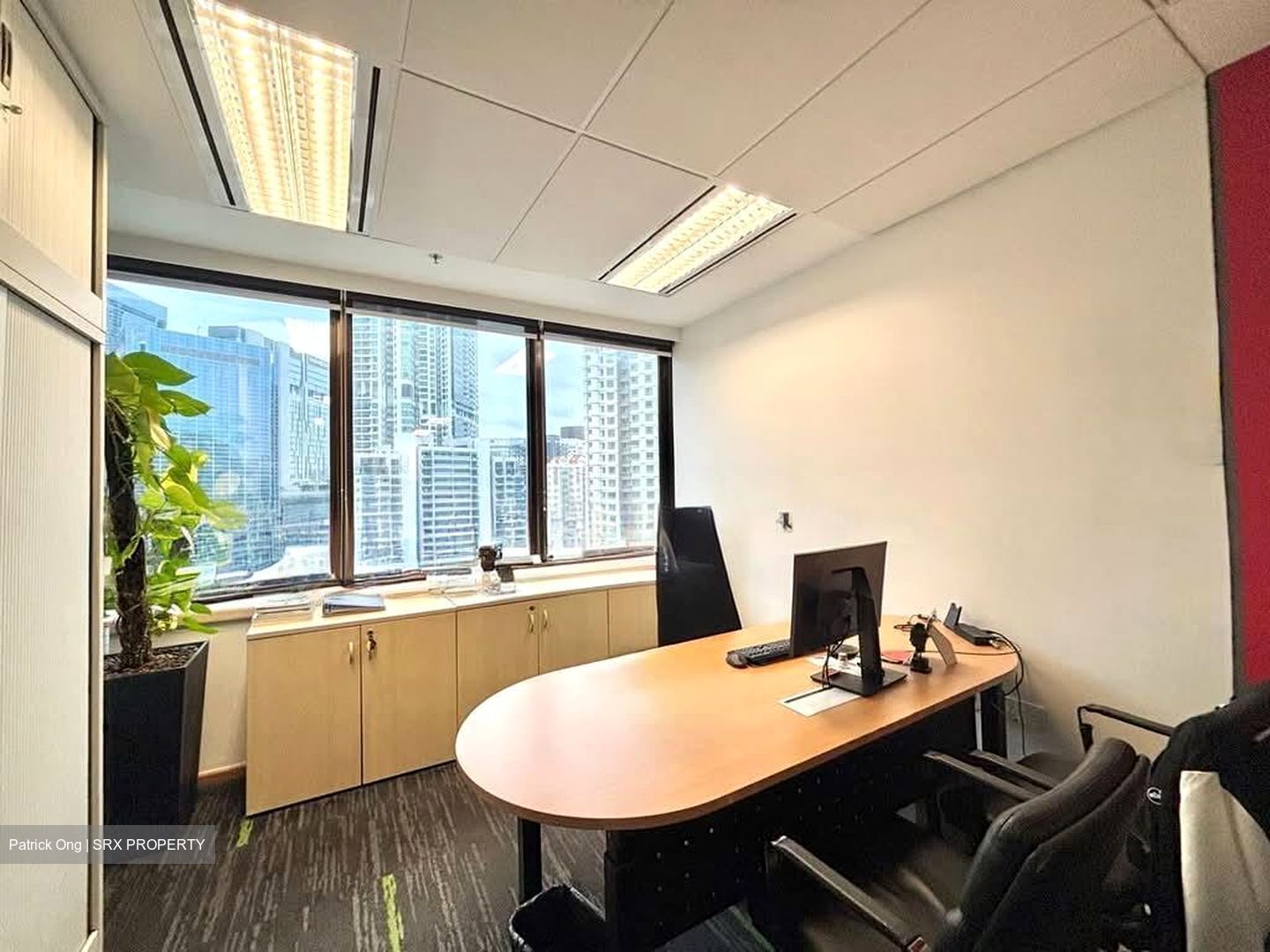United Square (D11), Office #582818701